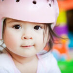 plagiocephalie tête plate de bébé port du casque kinesithérapeute ostéopathe petite enfance baillargues